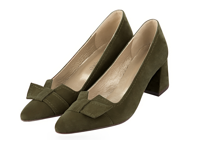 Khaki green women's dress pumps, with a knot on the front. Tapered toe. Medium flare heels. Front view - Florence KOOIJMAN